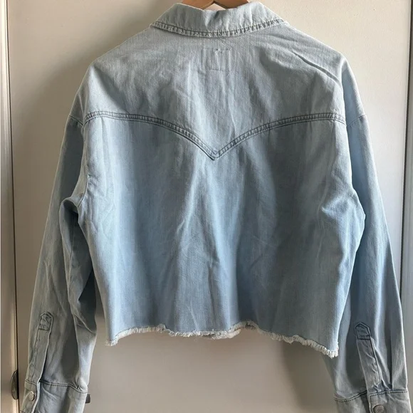 Wrangler Denim Jean Jacket sz L/XL NWOT light wash crop fringe waist button up - Picture 2 of 9